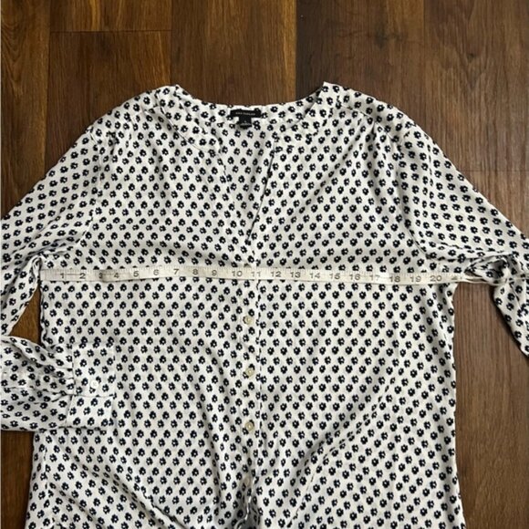 Ann Taylor navy blue and White Blouse - Picture 4 of 9